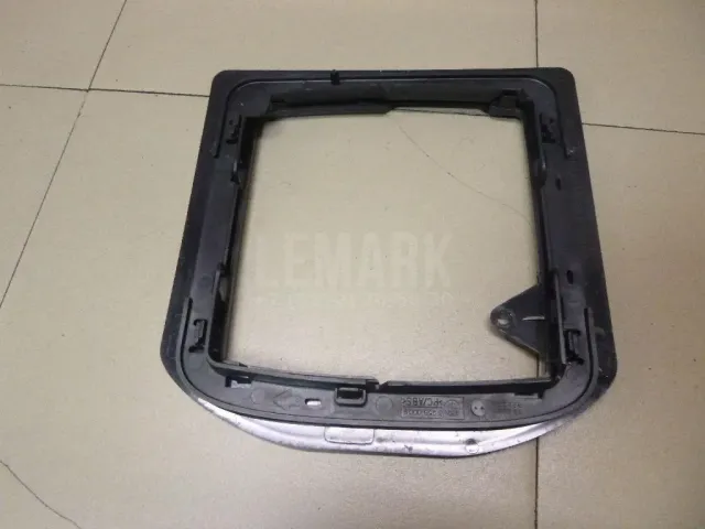 Рамка плафона салонного для  Cadillac Escalade II 2000-2006