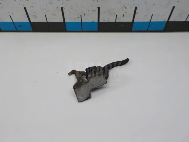 Крючок капота для  BMW 7-serie E65/E66 2001-2008