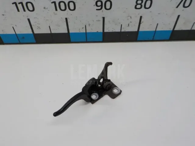 Крючок капота для  BMW 7-serie E65/E66 2001-2008