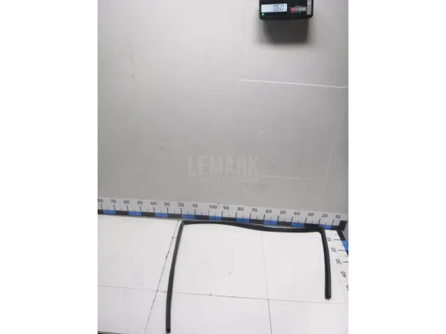 Уплотнитель стекла двери