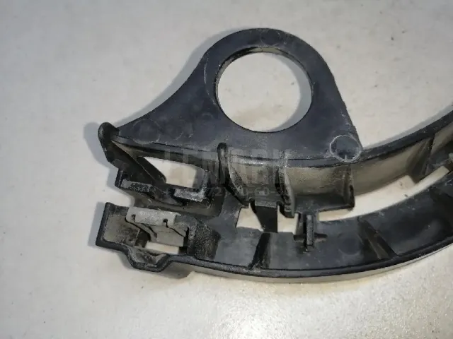 Кронштейн переднего бампера правый для  BMW 4-serie F32/F33/F82 2012-2020