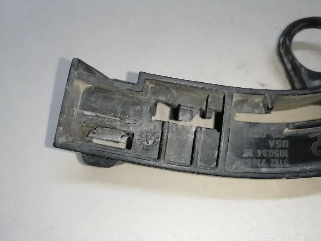 Кронштейн переднего бампера правый для  BMW 4-serie F32/F33/F82 2012-2020