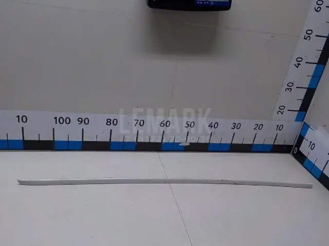 Молдинг передней левой двери