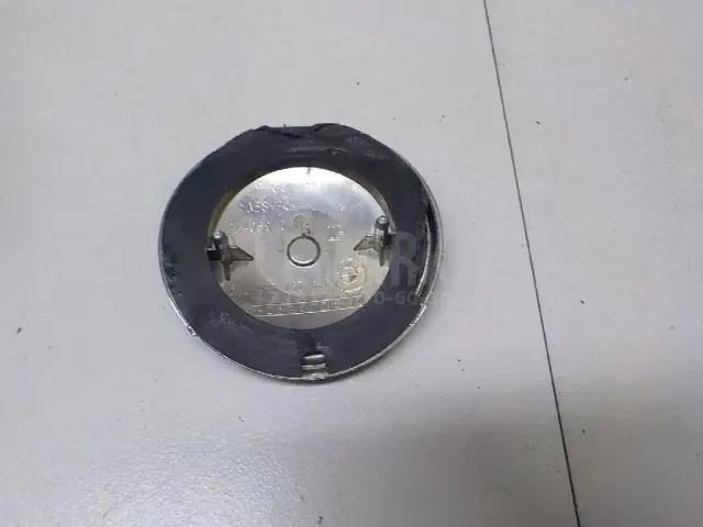 Эмблема на крышку багажника