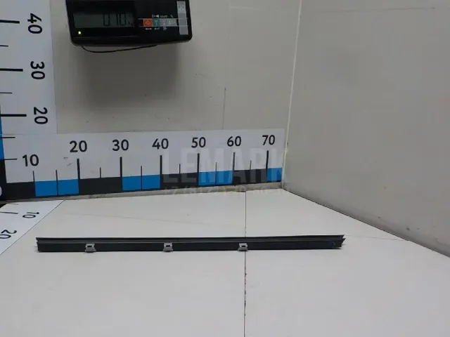 Уплотнитель заднего стекла