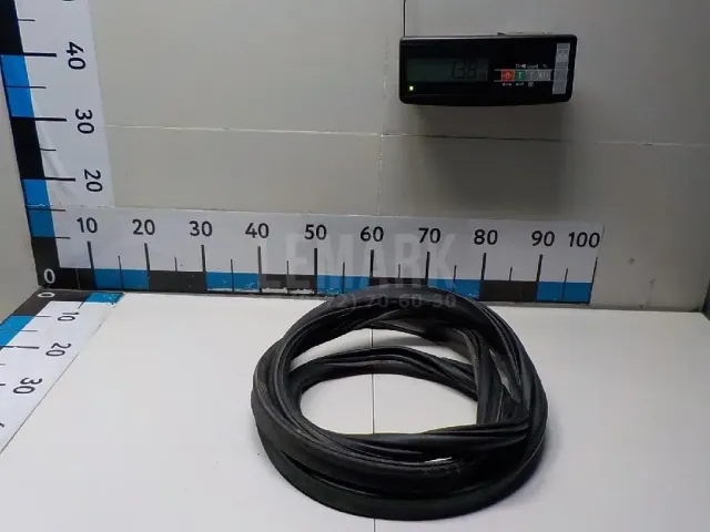 Уплотнитель багажника