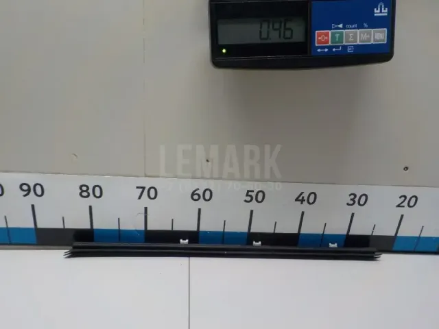 Уплотнитель заднего стекла