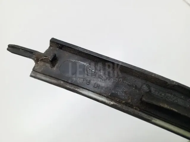 Молдинг лобового стекла для  BMW X5 F15/F85 2013-2018