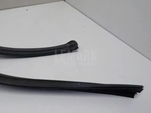 Уплотнитель стекла двери для  Ford C-MAX 2003-2010