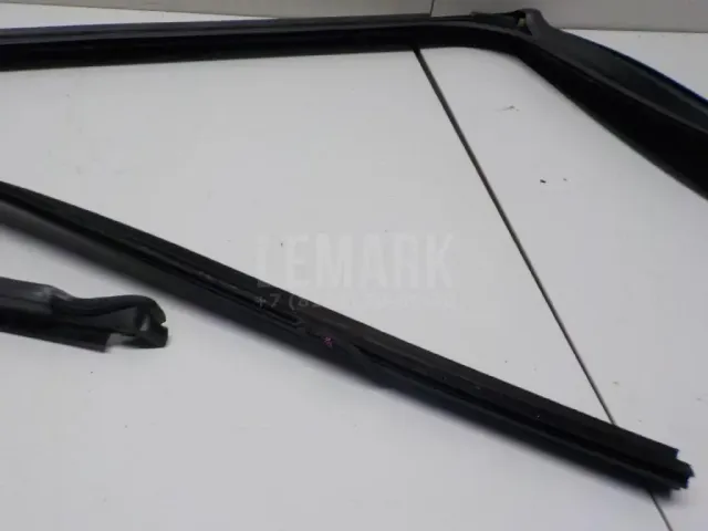 Уплотнитель стекла двери для  Ford C-MAX 2003-2010