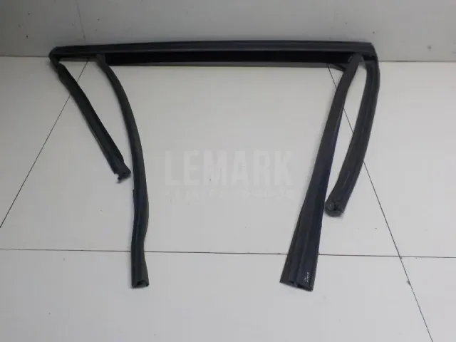 Уплотнитель стекла двери для  Ford C-MAX 2003-2010