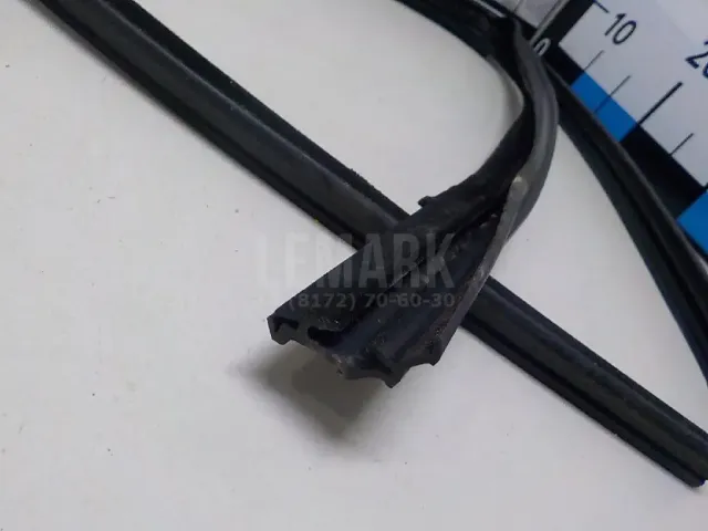 Уплотнитель стекла двери для  GM Pontiac Vibe 2002-2007