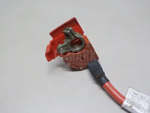 Клемма аккумулятора плюс