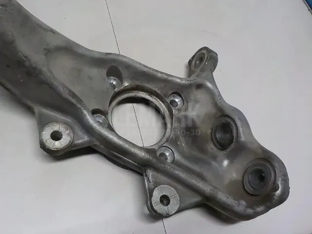 Кулак поворотный передний левый для  Ford C-MAX 2003-2010