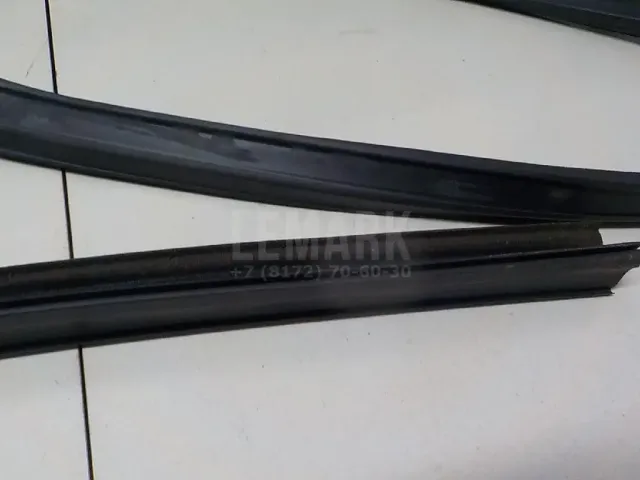Уплотнитель стекла двери для  Ford C-MAX 2003-2010