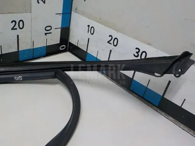 Уплотнитель стекла двери для  Ford C-MAX 2003-2010