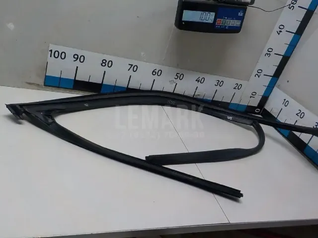 Уплотнитель стекла двери для  Ford C-MAX 2003-2010