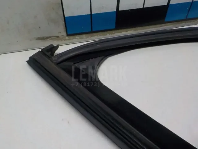 Уплотнитель стекла двери для  Ford C-MAX 2003-2010