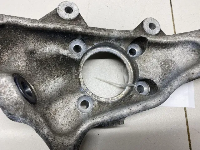 Кулак поворотный передний левый для  Ford C-MAX 2003-2010