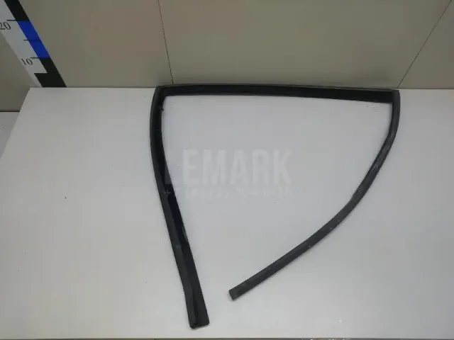 Уплотнитель стекла двери для  Geely Geometry C (GE13-J2) 2020
