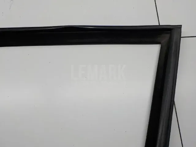 Уплотнитель стекла двери для  Fiat Stilo 2002-2010