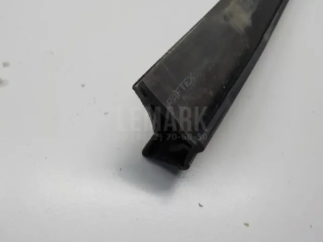 Уплотнитель стекла двери для  Fiat Stilo 2002-2010