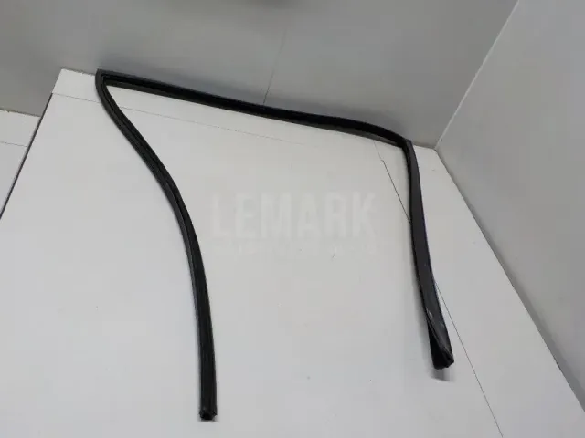 Уплотнитель стекла двери для  Astra HD 8 2005-2011