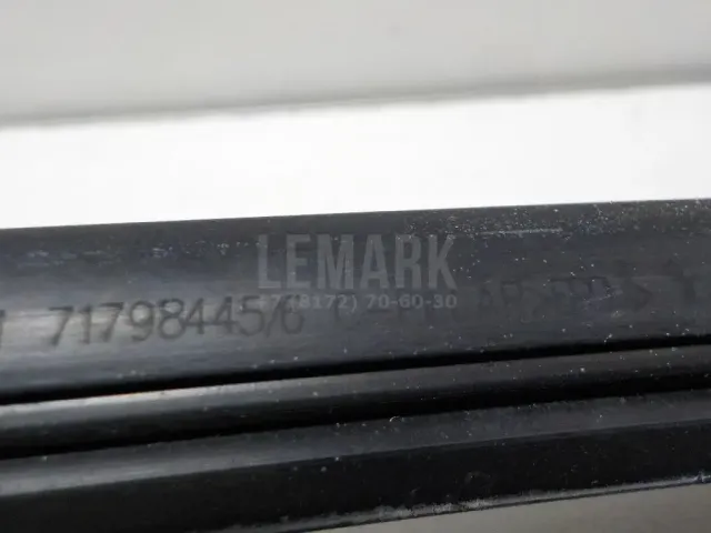 Уплотнитель стекла двери для  Astra HD 8 2005-2011