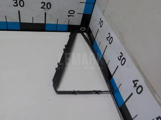 Уплотнитель форточки правой