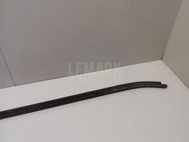 Накладка стекла переднего правого для  Chevrolet Malibu 2012-2016
