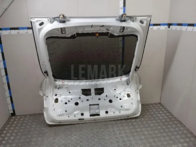 Эмблема на крышку багажника