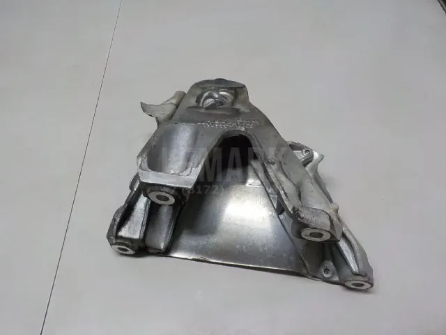 Кронштейн двигателя правый для  Ford Fusion 2002-2012