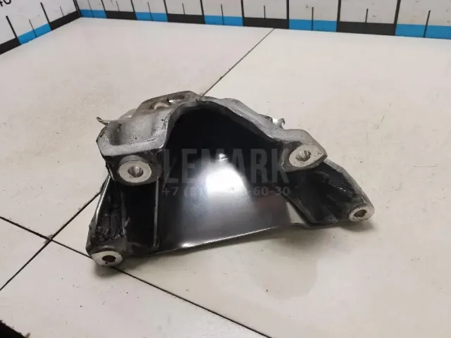 Кронштейн двигателя правый для  BMW X6 E71 2008-2014