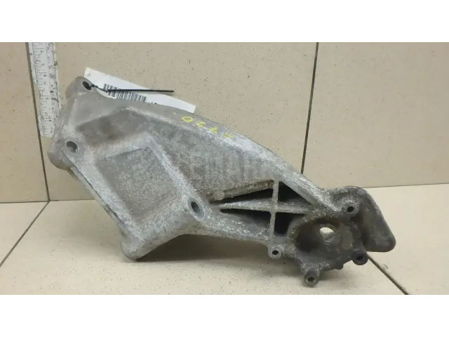 Кронштейн двигателя правый для  CASE SV300 2012