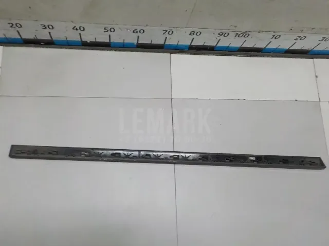 Молдинг передней правой двери для  BMW X1 F48 2014-2022