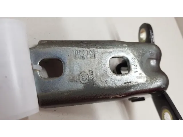 Петля двери передней для  BMW 1-serie E82/E88 2007-2013