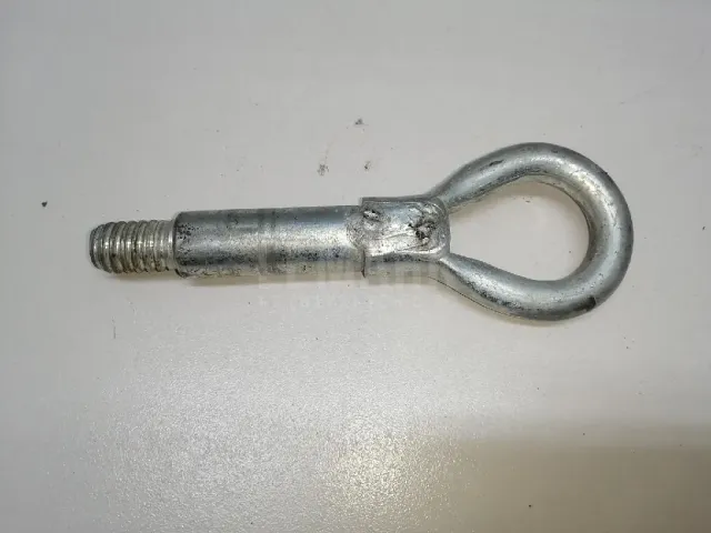 Крюк буксировочный