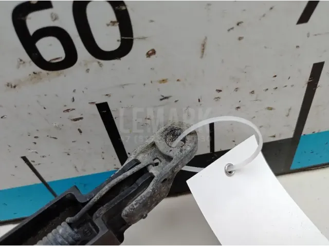 Поводок стеклоочистителя заднего