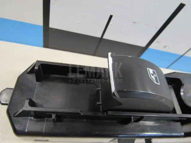 Кнопка стеклоподъемника для  Ford Focus II 2008-2011