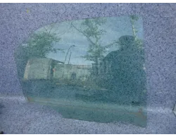 Стекло двери задней правой