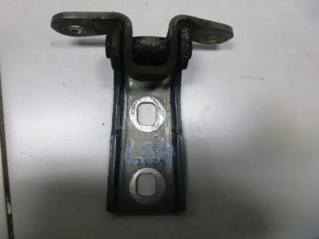 Петля двери для  Chevrolet Captiva (C100) 2006-2010
