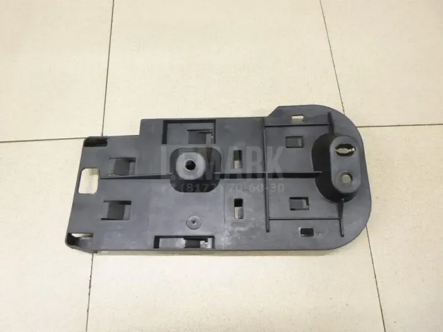 Кронштейн (сопут. товар) для  Ford Focus II 2008-2011