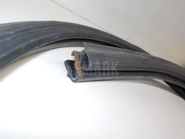 Уплотнитель стекла двери