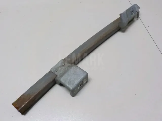 Направляющая стекла двери
