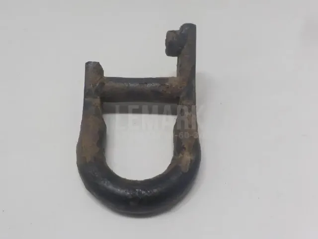 Крюк буксировочный