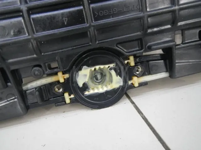 Направляющая люка для  Geely Emgrand EC7 (FE-1/2) 2011-2016