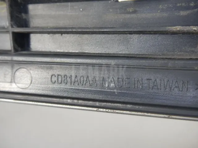 Молдинг капота