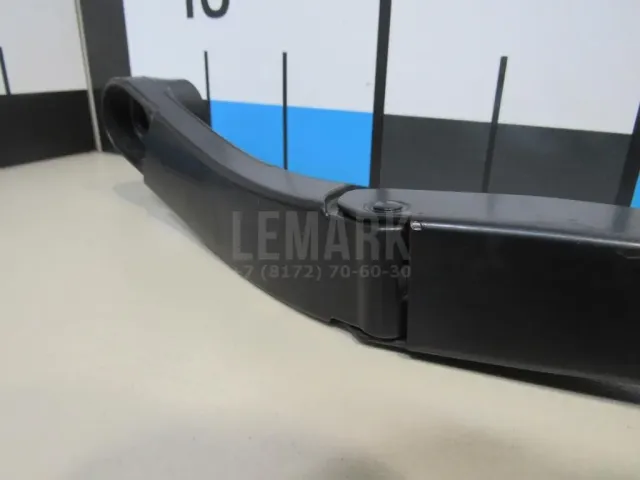 Поводок стеклоочистителя передний правый