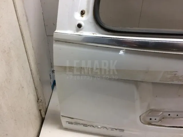 Дверь багажника