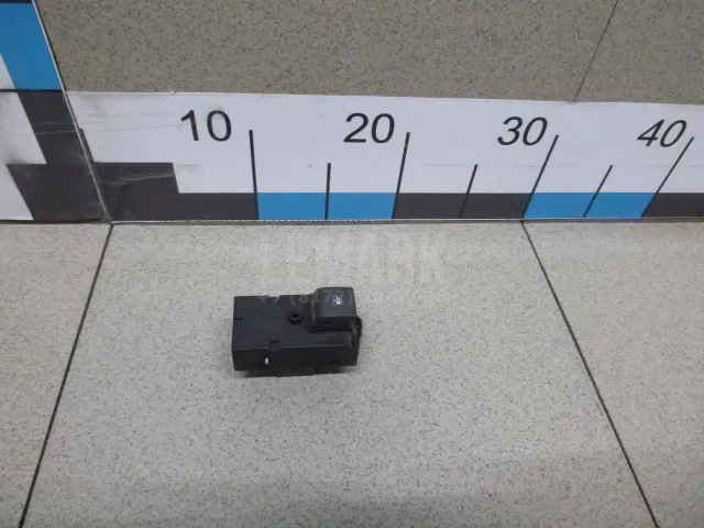 Кнопка стеклоподъемника для  Ford Focus II 2008-2011